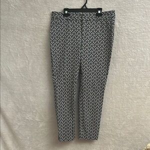 Crown & Ivy White and Blue Cropped Pants with Tailored Fit